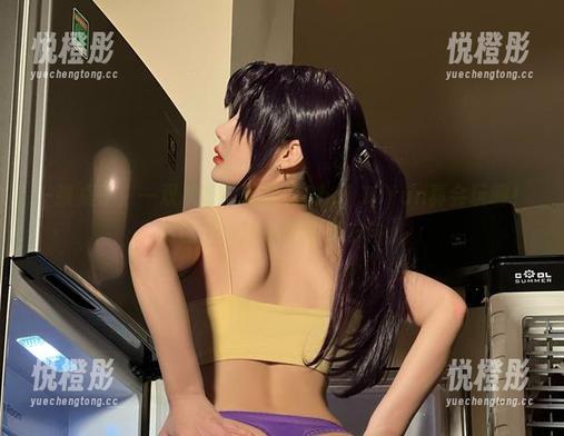 一张桌子，一双灰丝，哈哈，Choi Ji Yun真会玩啊！这图片给我新的养眼方向。